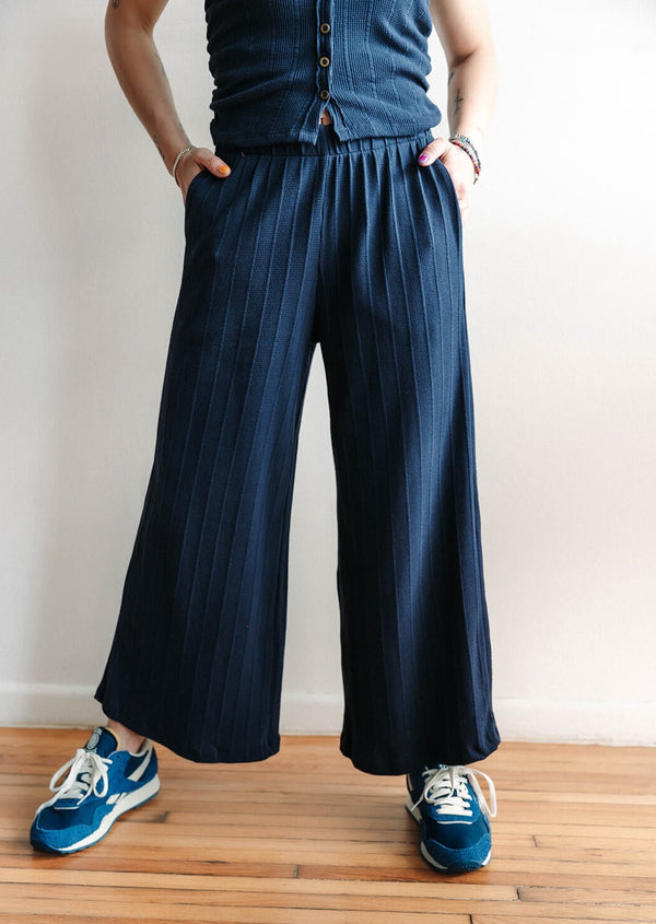 arlo-project-social-t-come-together-textured-wide-leg-pant