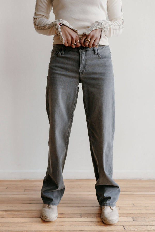 arlo-hidden-logan-dad-jean-light-grey