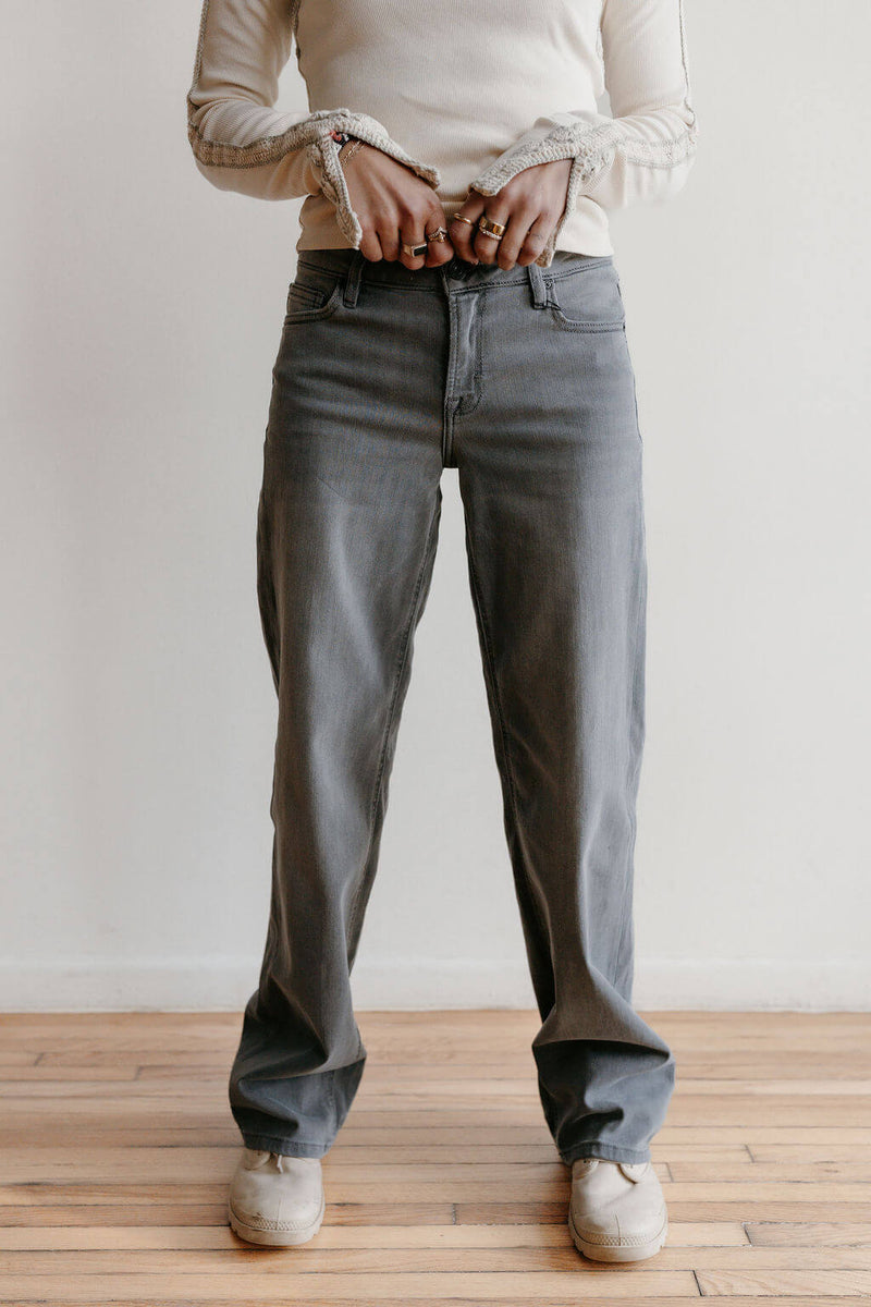 arlo-hidden-logan-dad-jean-light-grey