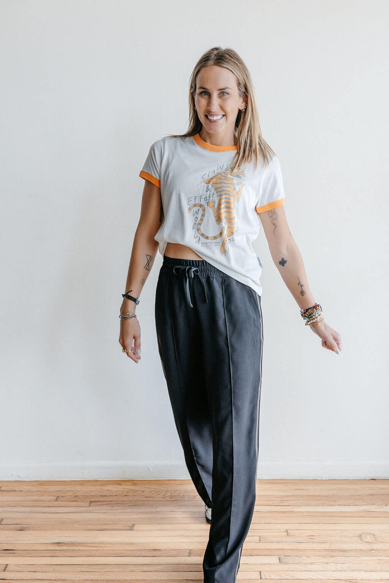 arlo-laundry-room-claws-and-effect-world-tour-perfect-ringer-tee