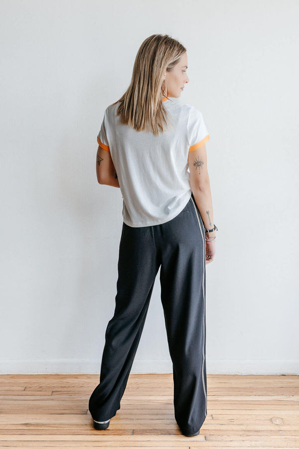 arlo-laundry-room-claws-and-effect-world-tour-perfect-ringer-tee