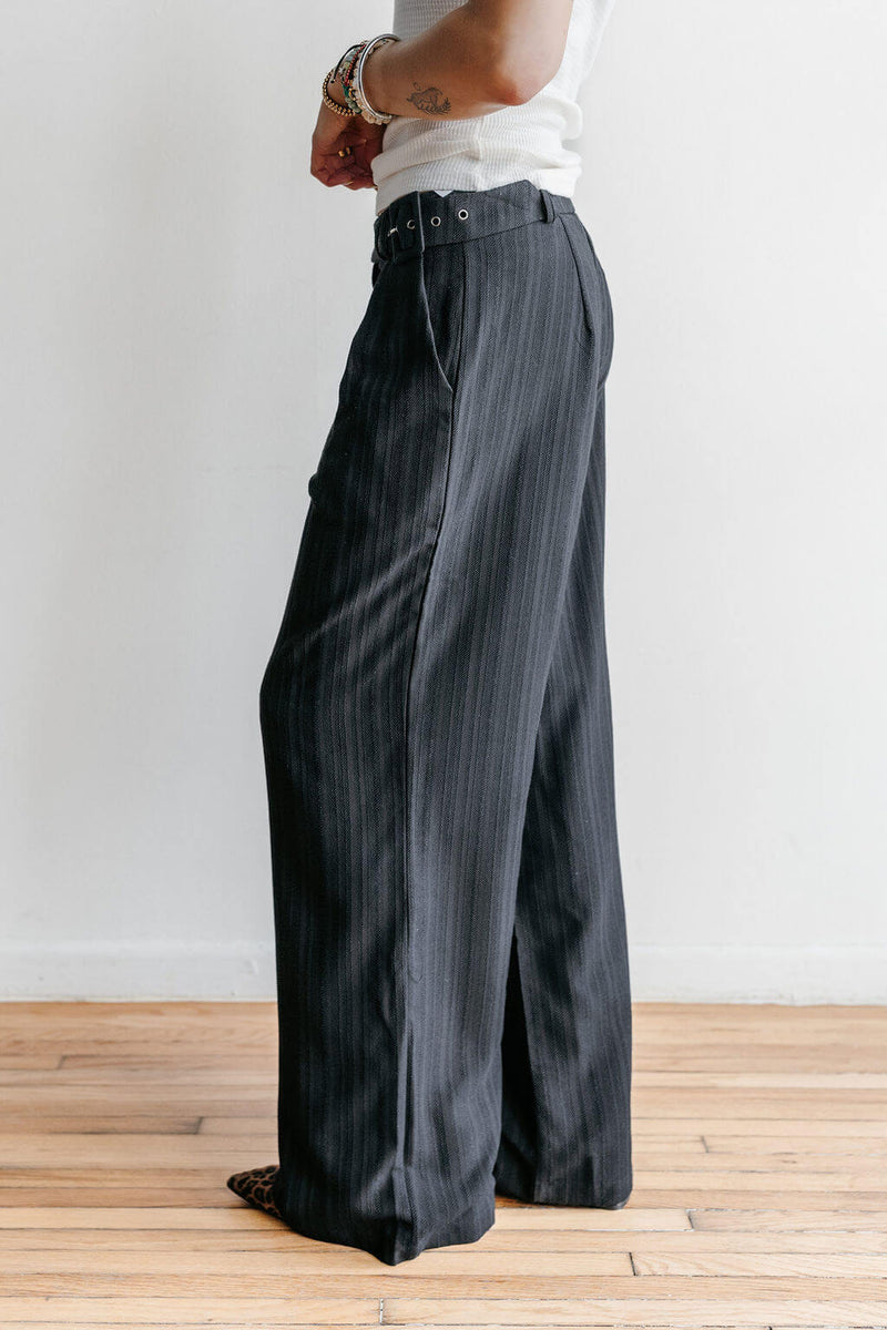 aro-belt-buckled-texture-pants