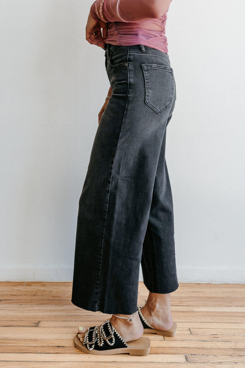 arlo-hidden-nori-cropped-wide-leg-jean