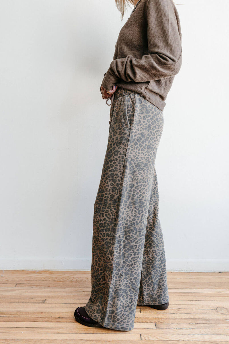 arlo-z-supply-hunter-knit-leopard-pant