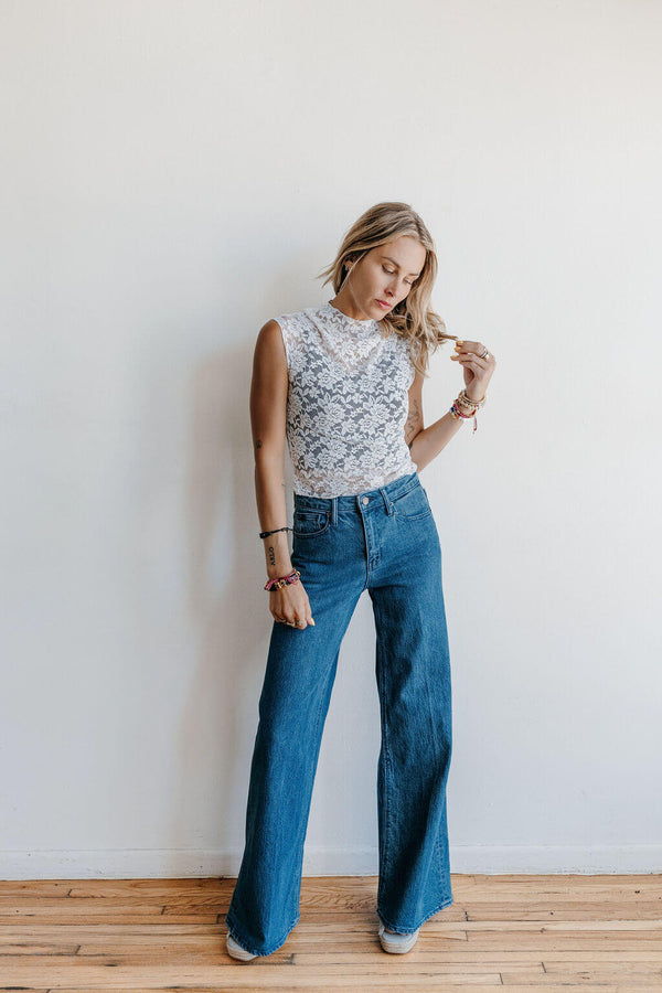 arlo-romantic-lace-shirt-cap-sleeves
