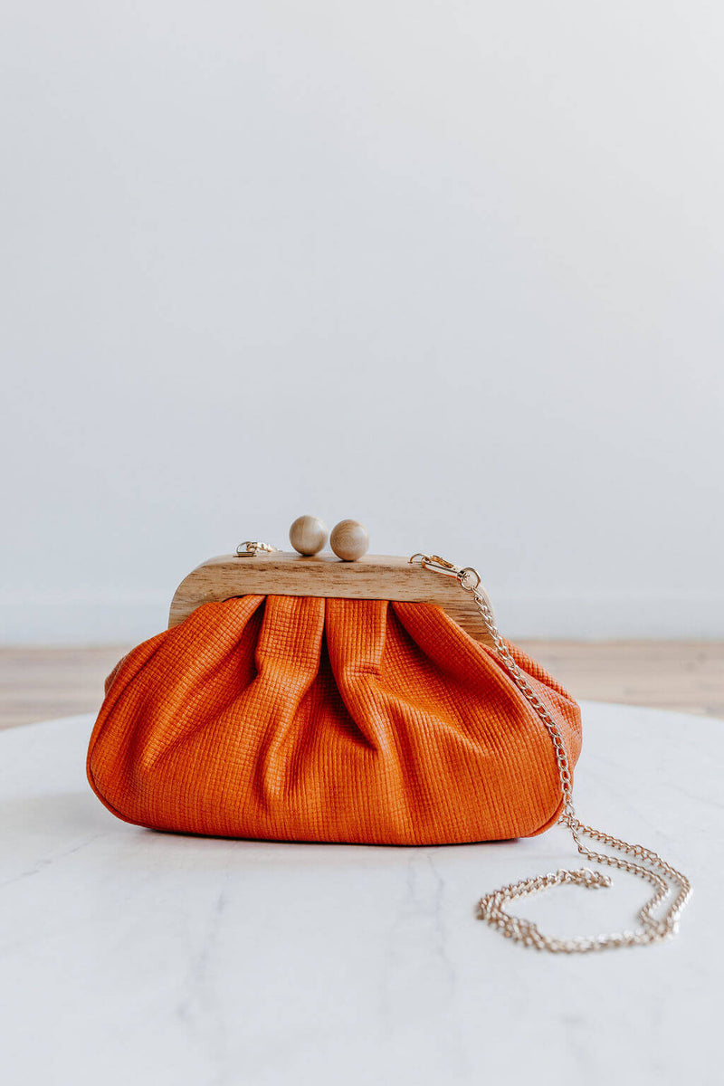 arlo-vogueista-wooden-frame-clutch