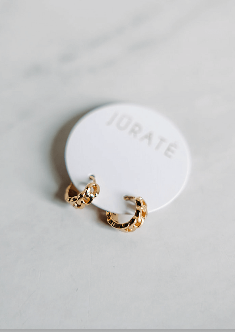 arlo-jurate-evita-huggie-gold-cuban-hoop