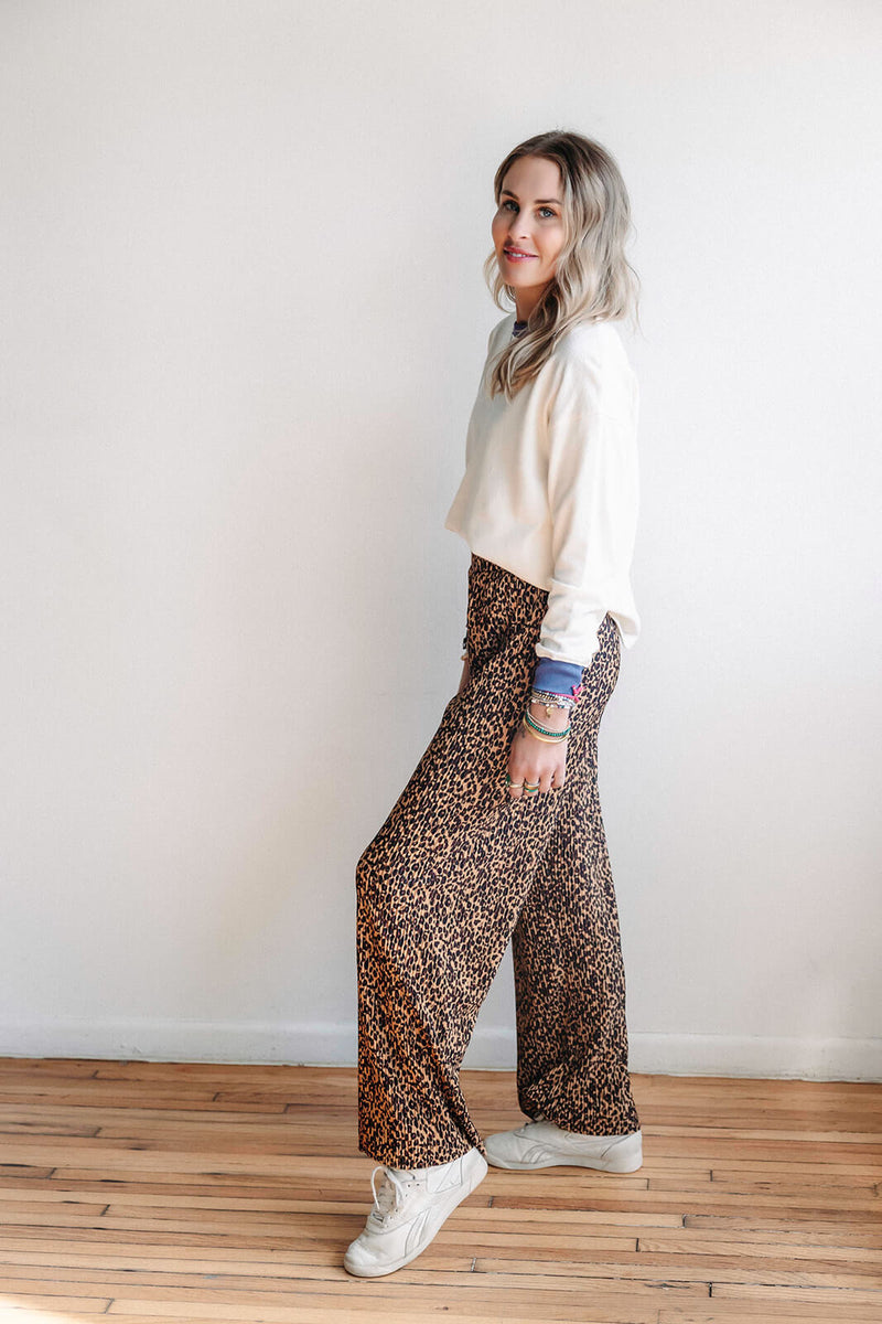 arlo-dex-pleated-wide-leg-leopard-pant
