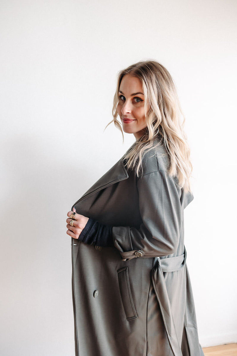 arlo-dex-double-breasted-knit-trench