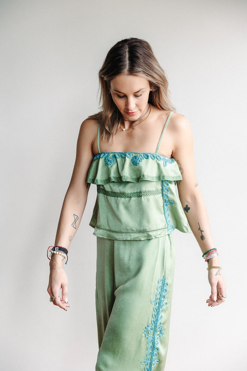 arlo-nkn-lace-strap-tops