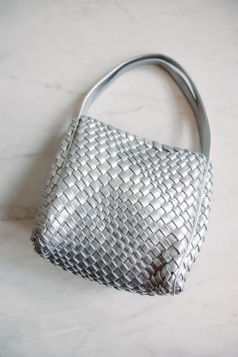 arlo-roxy-woven-double-handle-woven-crossbody-silver