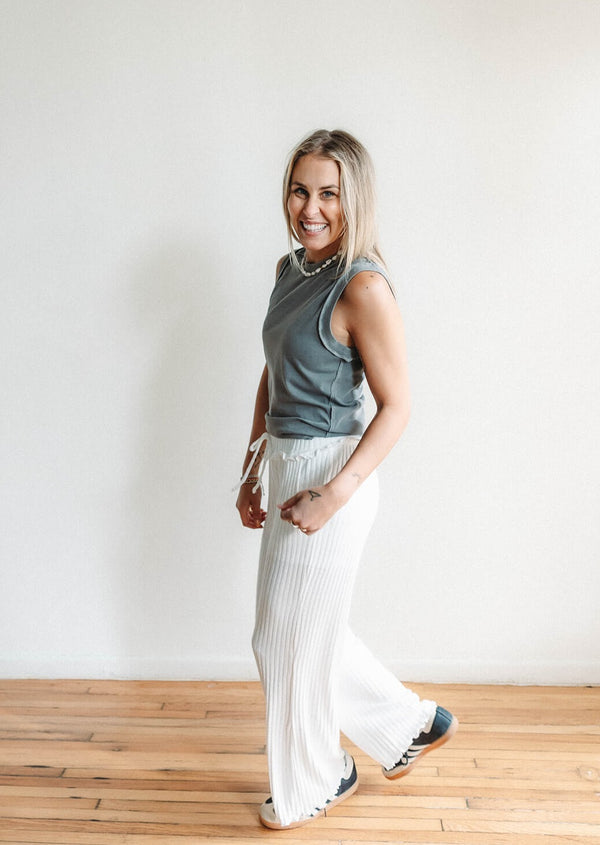 arlo-vintage-havvan-lettuce-edge-pants-white