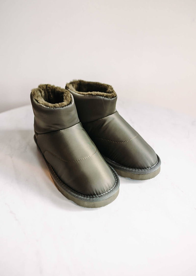 arlo-matisse-vail-puffer-boot-in-olive