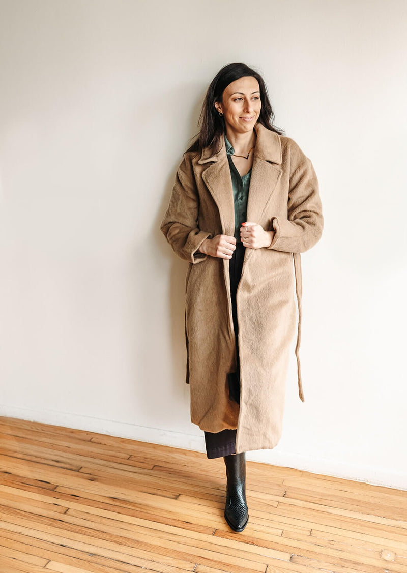 arlo-amora-tie-waist-long-coat-faux-fur-camel
