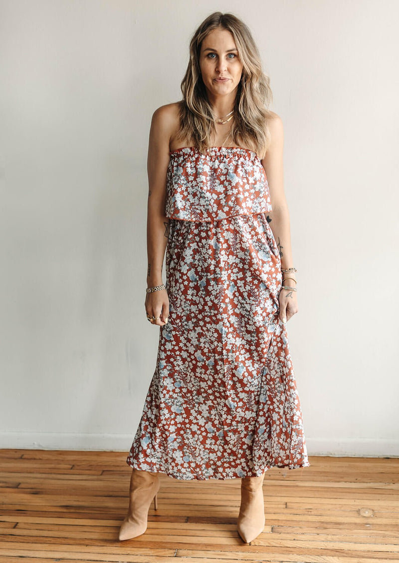 arlo-tiered-floral-midi-dress-brown-white-blue