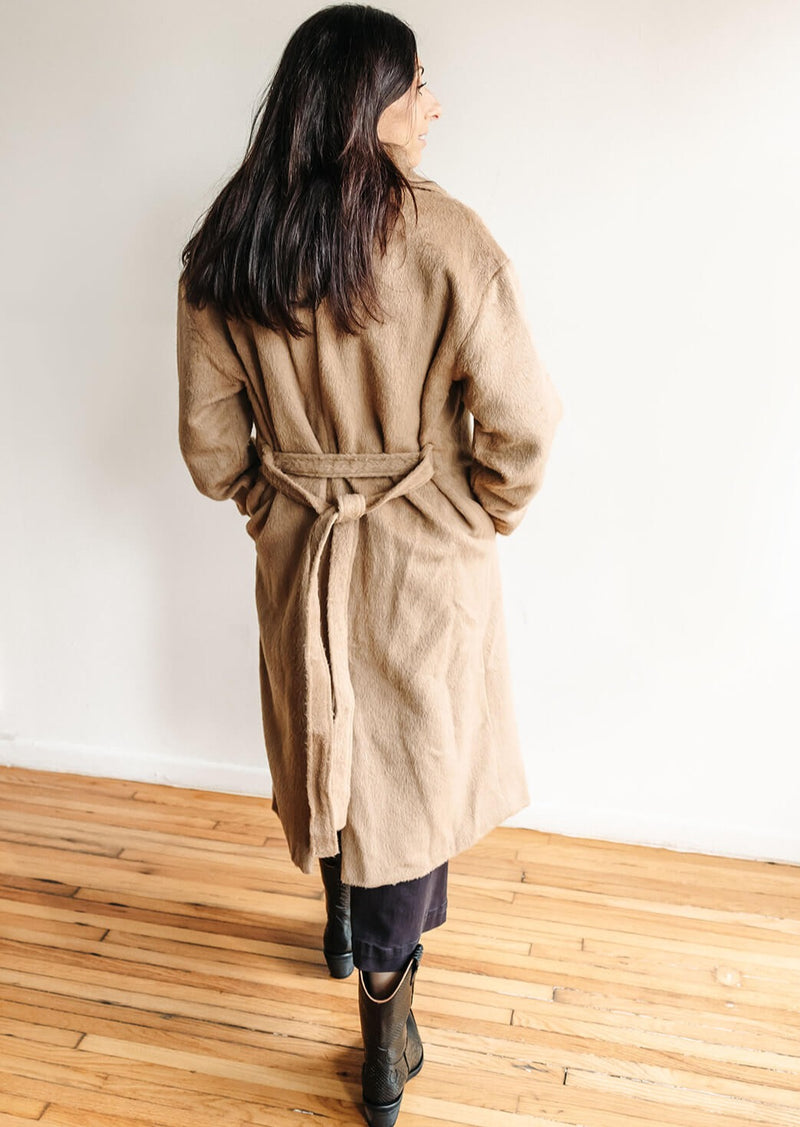 arlo-amora-tie-waist-long-coat-faux-fur-camel