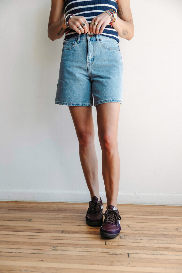 arlo-oliver-logan-emmerson-high-rise-long-shorts-light-worn