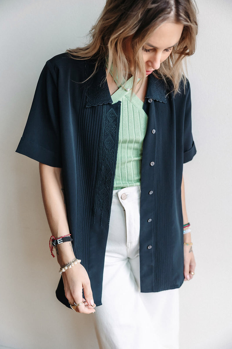 arlo-vintage-scalloped-collar-short-sleeve-buttondown