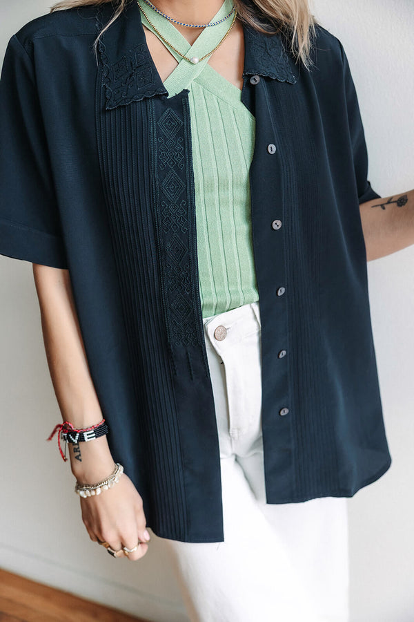 arlo-vintage-scalloped-collar-short-sleeve-buttondown