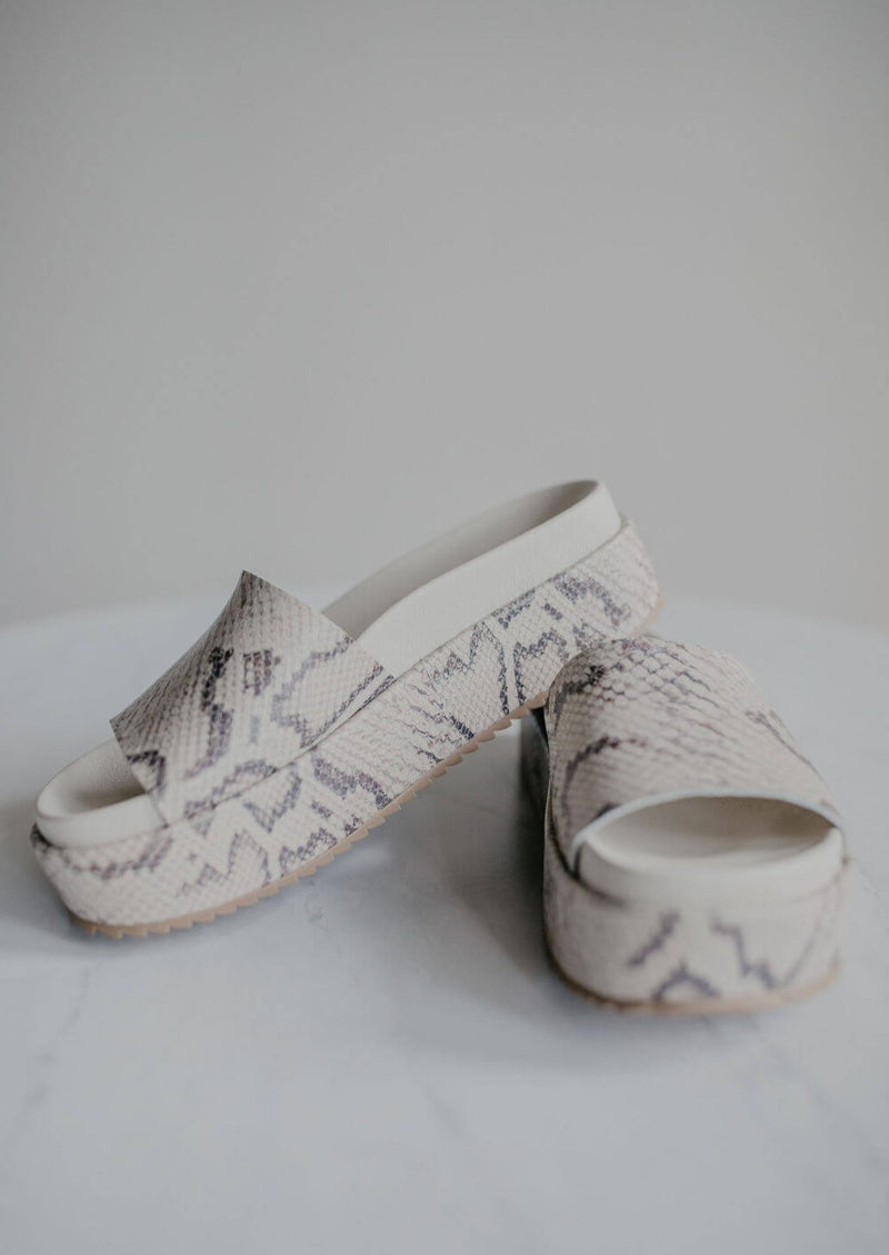 arlo-matisse-hideaway-natural-snake